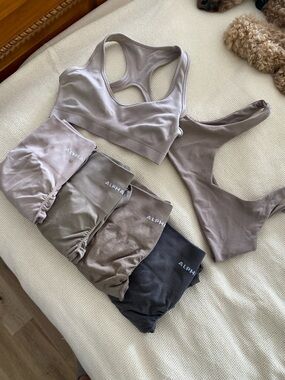 Alphalete contour leggings and sports bra bundle